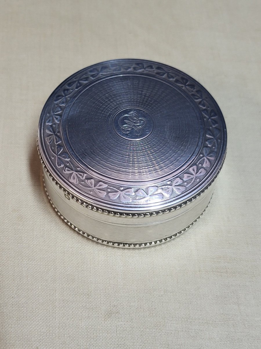 Pill Box In Solid Silver With Guilloche Pattern, Mo Olier & Caron (1910-1934). Minerva 1st Grade.