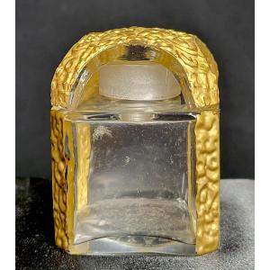 Baccarat, Ancien Flacon à Parfum En Cristal Doré époque Art Déco.