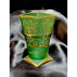 Daum, Mini-vase Parlant "parfum De Vertu" En Verre Givré Teinté Vert Et Décor Doré