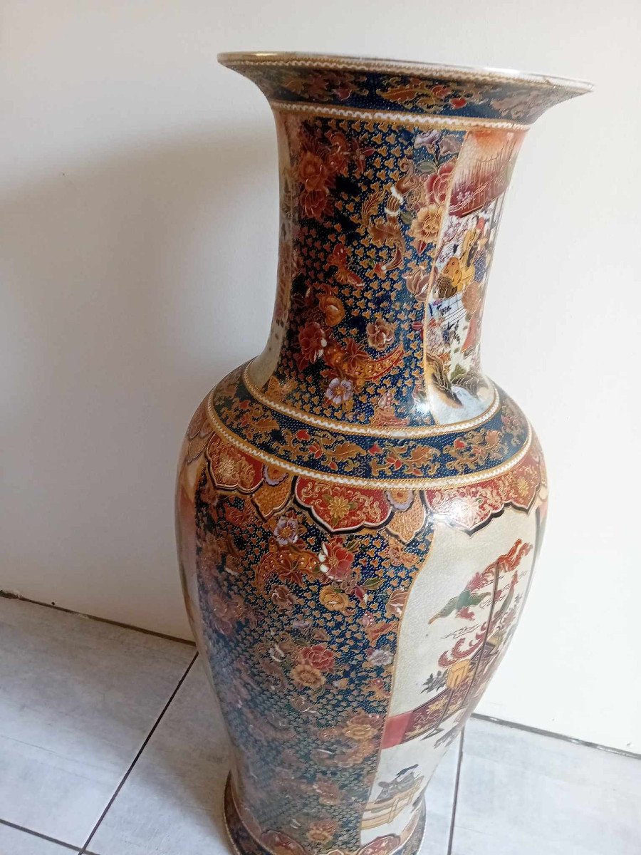 Chinese Porcelain Palace Size Neck Vase With Cartridges-photo-2