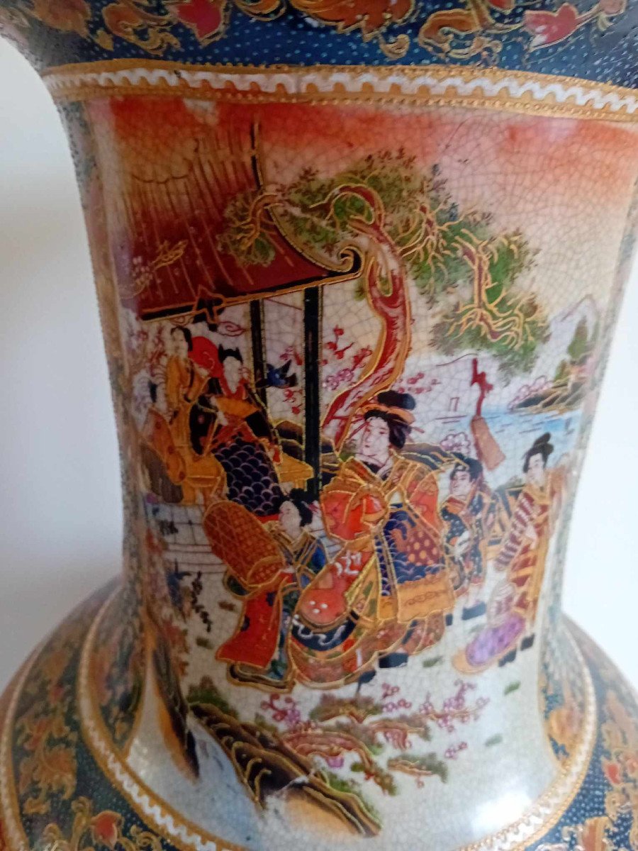 Chinese Porcelain Palace Size Neck Vase With Cartridges-photo-1