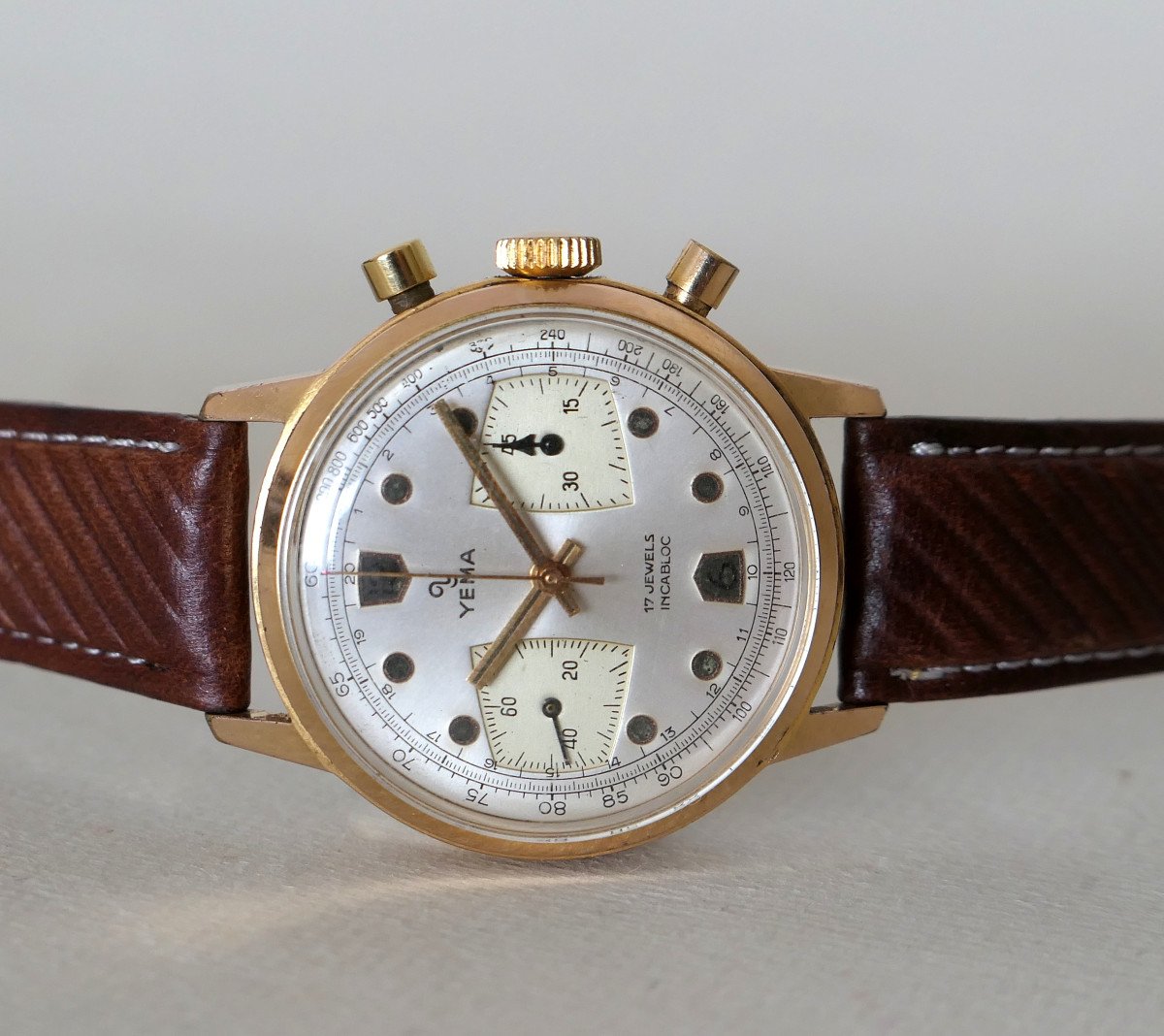 Yema Vintage Chronograph-photo-2