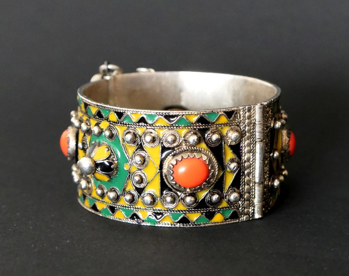 Kabyle metal bracelet with geometric forms and pearls on Craiyon