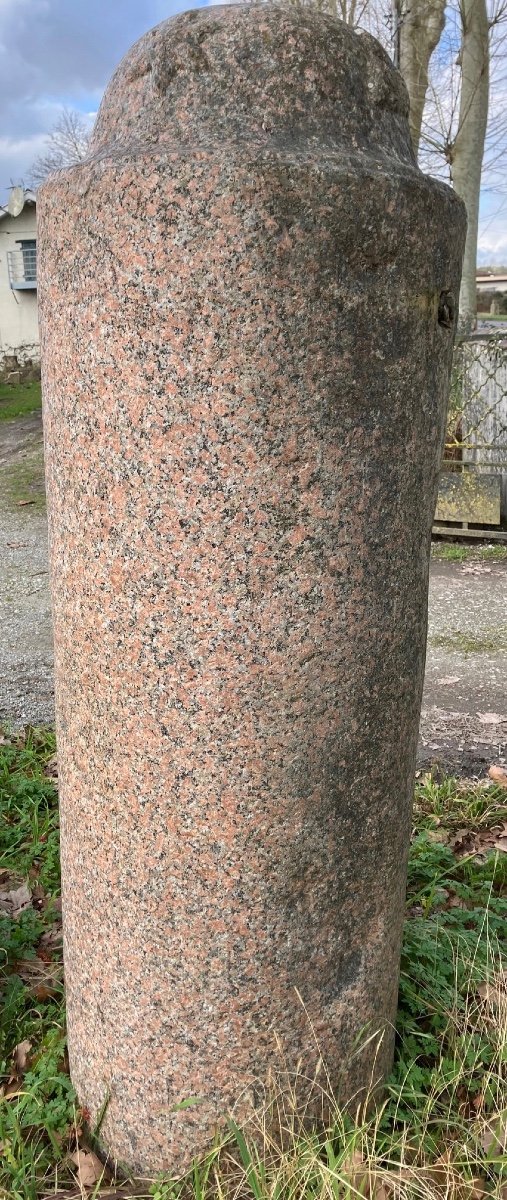 Pair Of Large Pink Granite Bollards, 18th Or 19th Century -photo-2