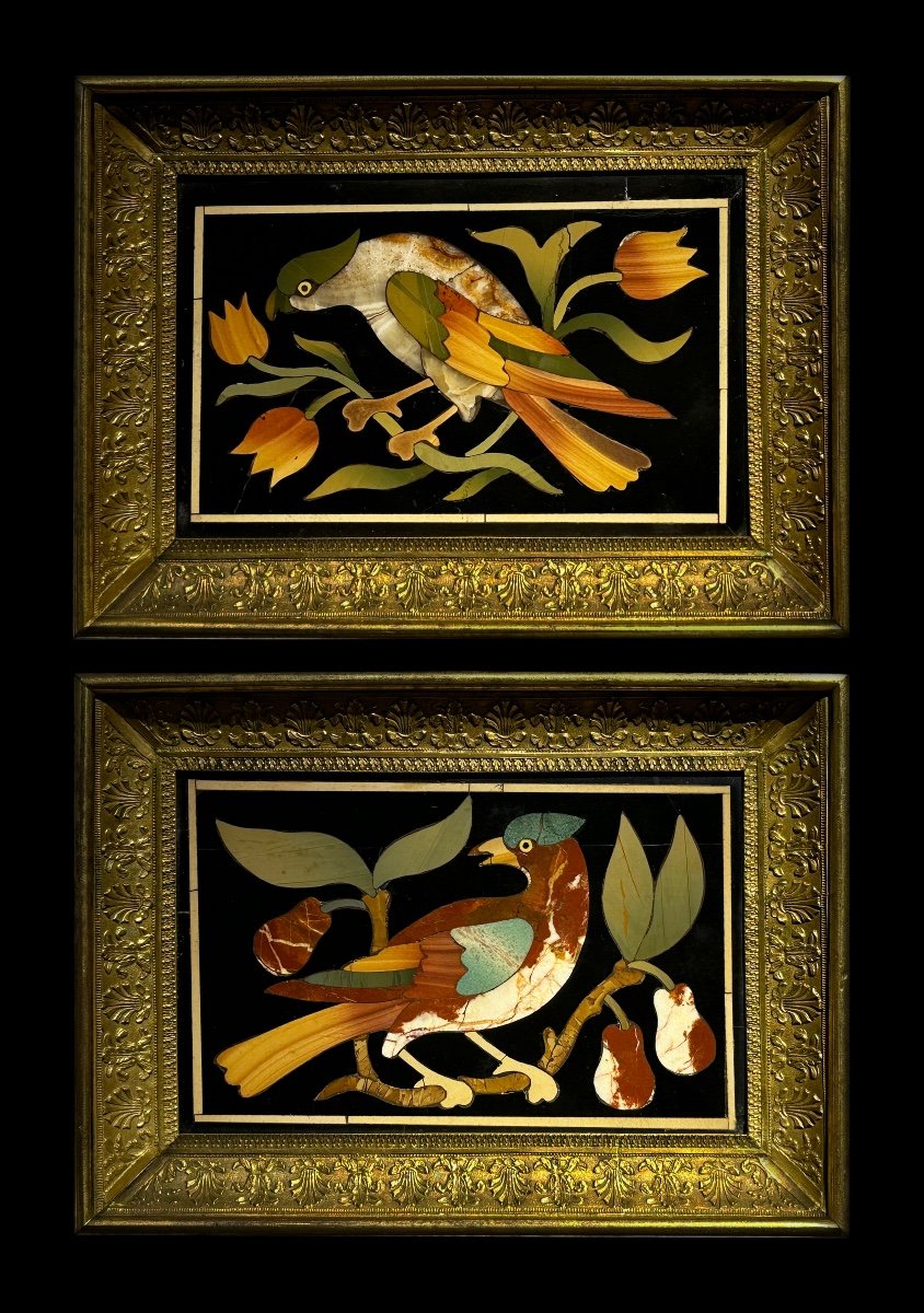 Paire De Plaques De Pietra Dura Aux Oiseaux Dans Cadre En Bronze Doré, XVIIIe Siècle