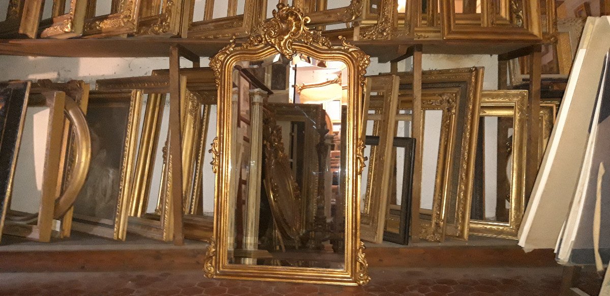 Louis-philippe Mirror With Pediment, 19th Time, In Golden Wood.