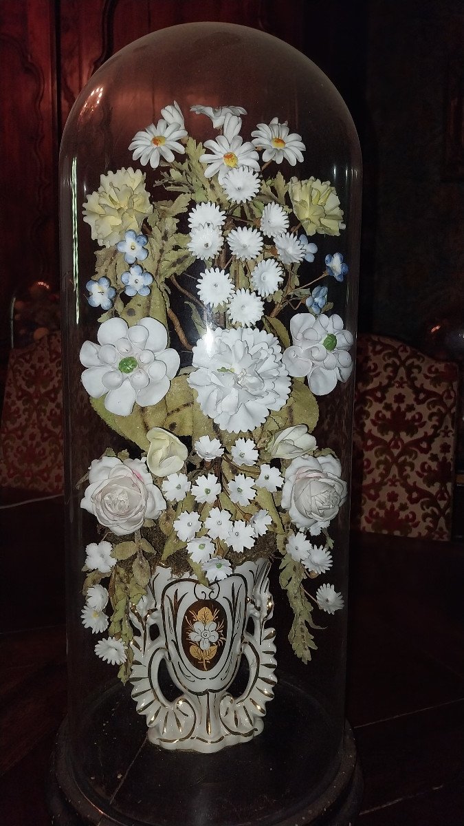 Wreath Of Porcelain Flowers Under Glass Cloche, 19th Time.-photo-2