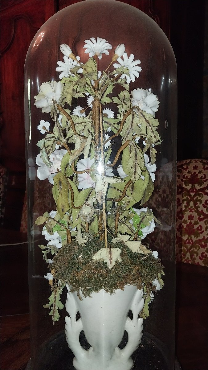 Wreath Of Porcelain Flowers Under Glass Cloche, 19th Time.-photo-3