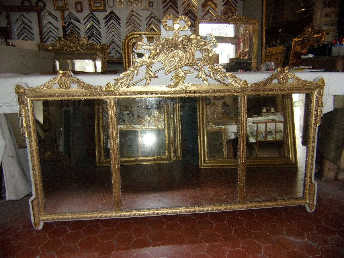 Grand Triptyque, Trois Miroirs,  forme horizontale, époque 18ème, Louis XVI En Bois Doré.