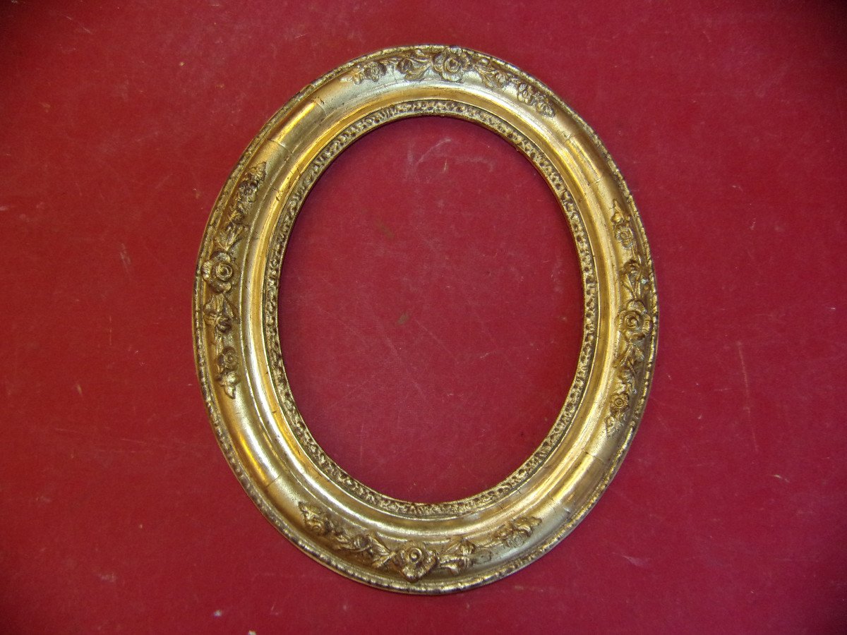 Small Pair Of 19th Century Oval Frames In Gilded Wood.-photo-2