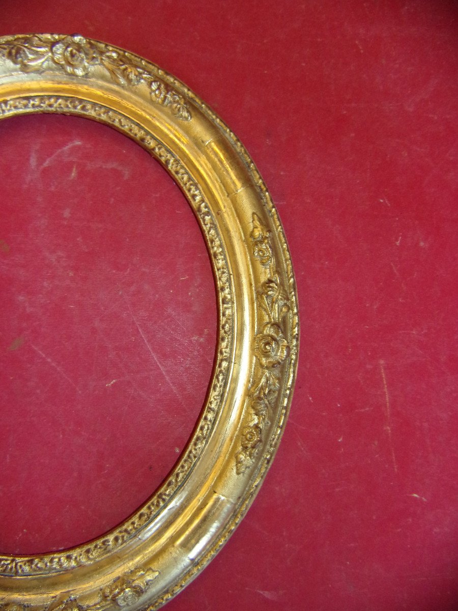 Small Pair Of 19th Century Oval Frames In Gilded Wood.-photo-4