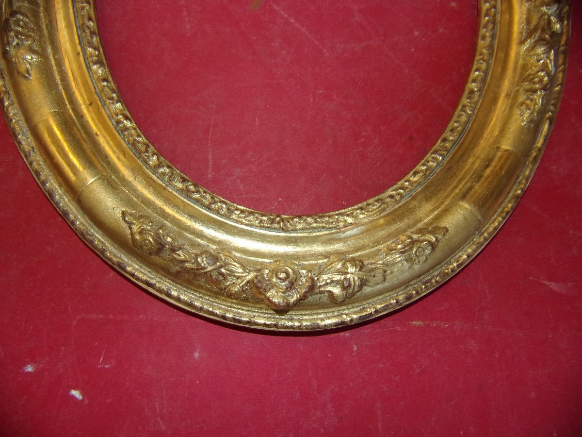 Small Pair Of 19th Century Oval Frames In Gilded Wood.-photo-1