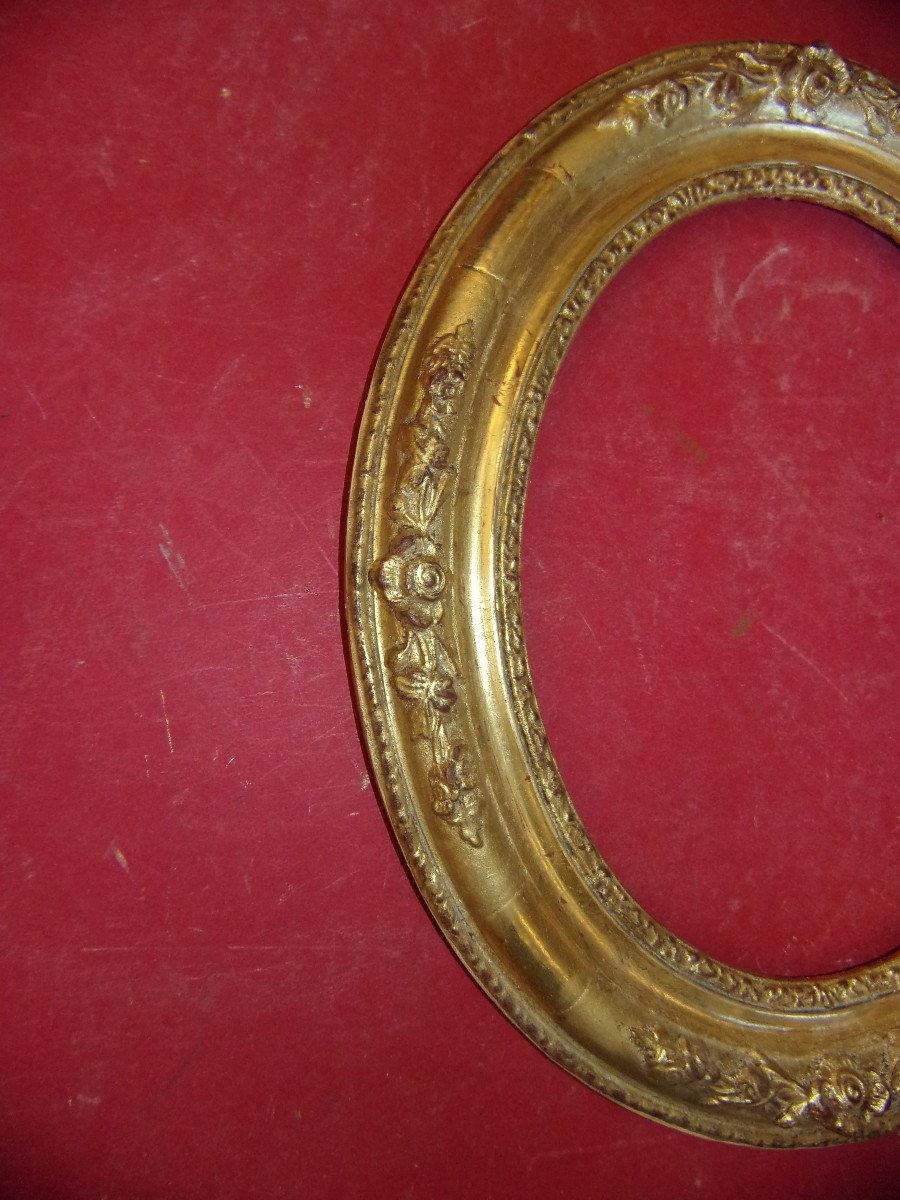 Small Pair Of 19th Century Oval Frames In Gilded Wood.-photo-2