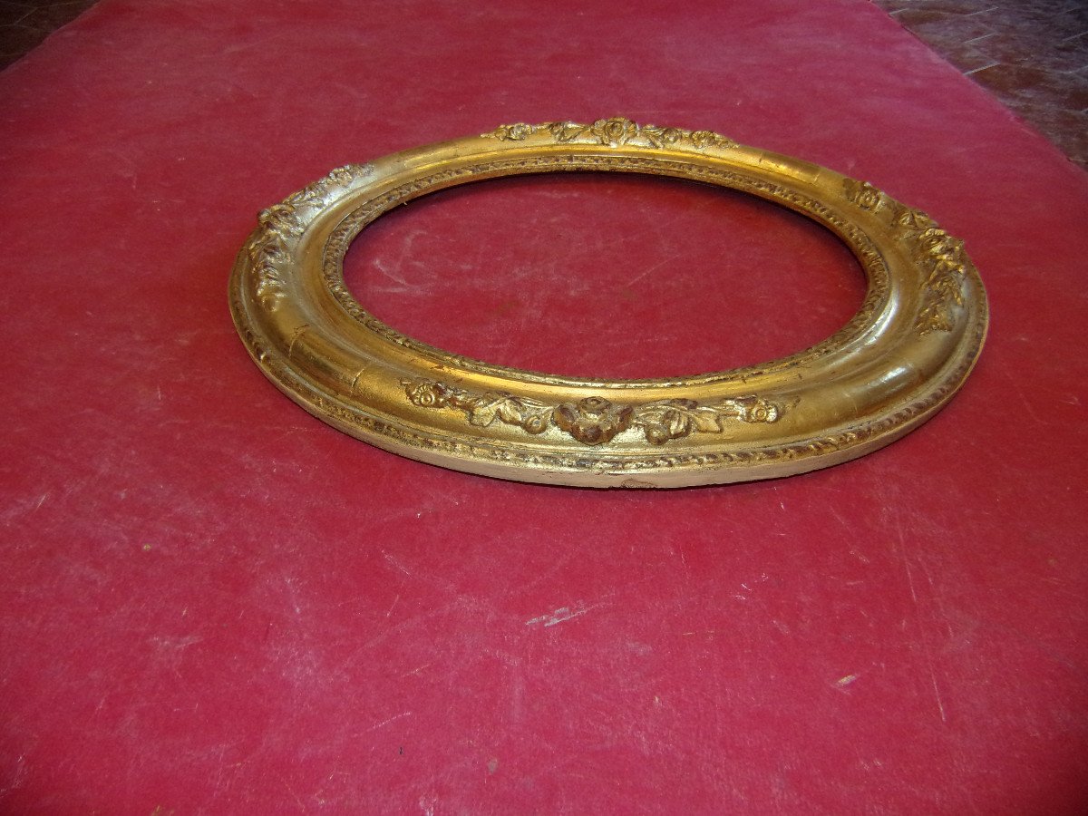 Small Pair Of 19th Century Oval Frames In Gilded Wood.-photo-3