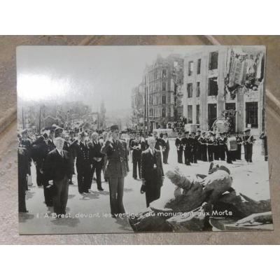 Photo Originale De Charles De Gaule à Brest En 1945.