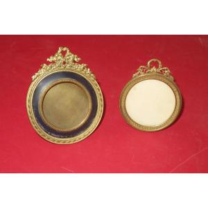 Two Round Frames With Easels And Pediments, Gilded Copper, 19th Time.