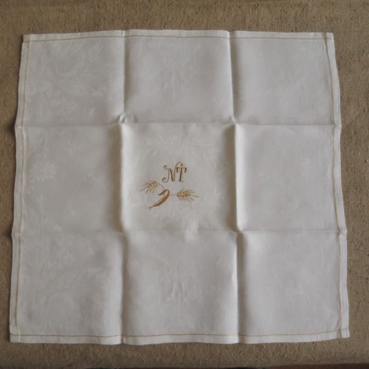 12 serviettes anciennes en lin damassé monogrammées NT aux fils dorés,  XX°-photo-4