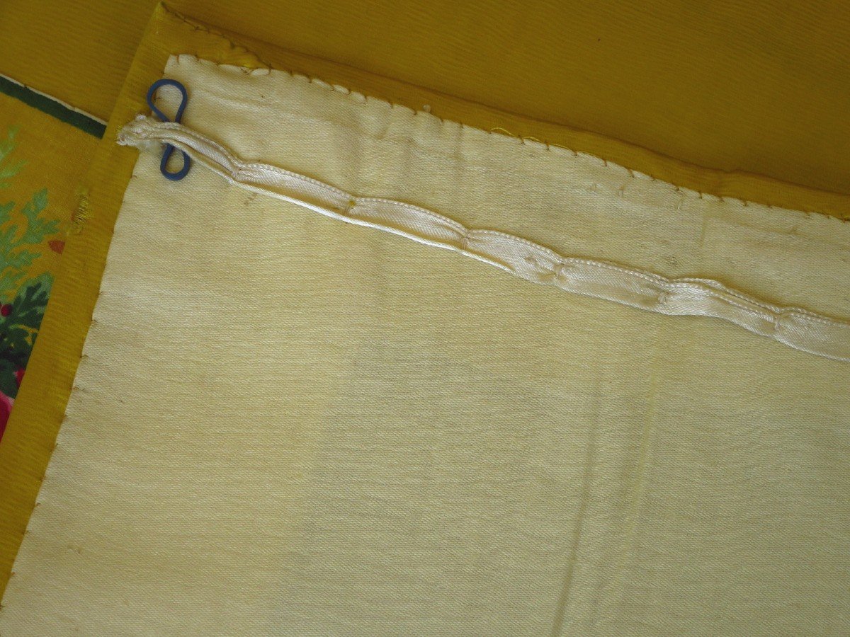 19th Century Yellow Silk Hangings And Valance-photo-1