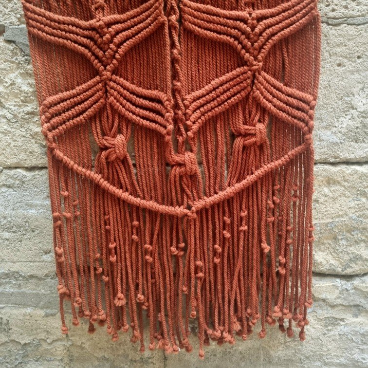 Tenture murale en macramé orangé rouge, années 1970-photo-4