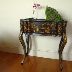 Napoleon III Ceremonial Planter With Chinese Decor, Curved In Lacquered Wood