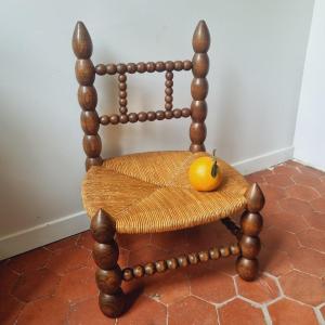 Chaise paillée de cheminée en bois tourné, circa 1950