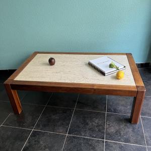 Table basse en traversin et teck, dlg de Pierre Chapo, circa 1960