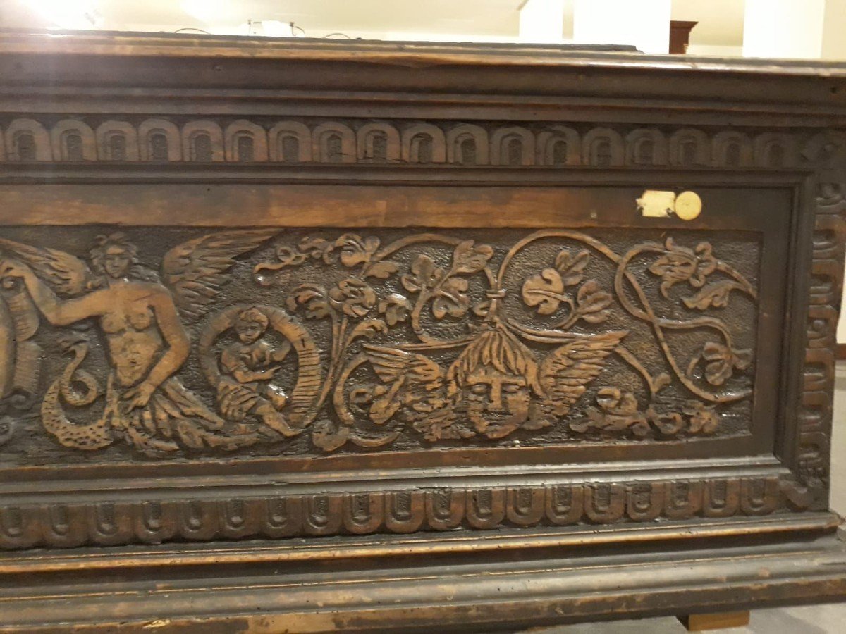 Large Old German Oak Chest With Fully Carved Temple Cover From The Mid-1700s-photo-5