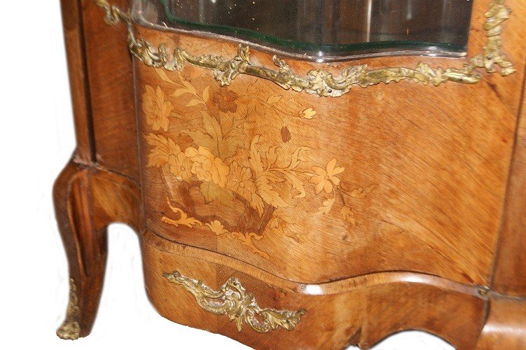 Louis XV Style French Showcase From The 1800s With Walnut Wood Inlays And Bronzes-photo-4