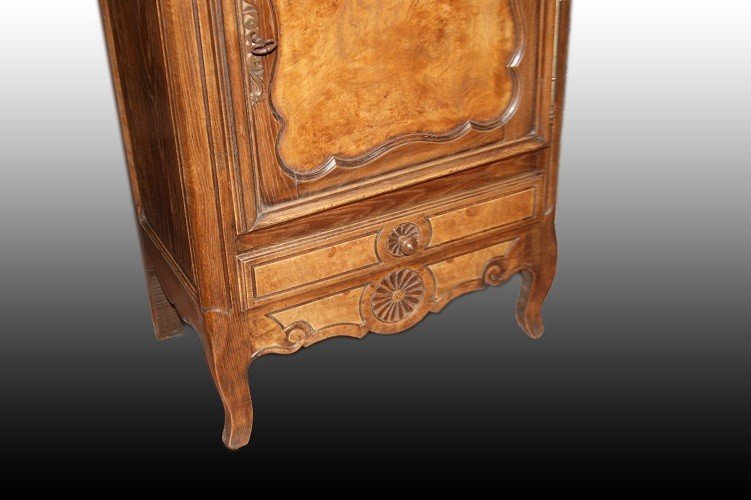 Provençal Display Cabinet From The 1800s In Walnut And Briar With Carvings-photo-1