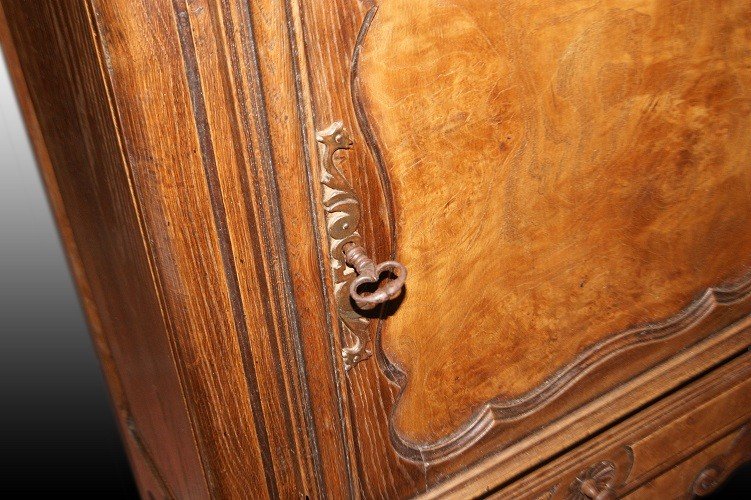 Provençal Display Cabinet From The 1800s In Walnut And Briar With Carvings-photo-2