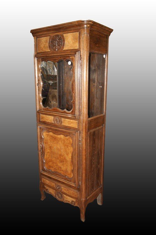 Provençal Display Cabinet From The 1800s In Walnut And Briar With Carvings