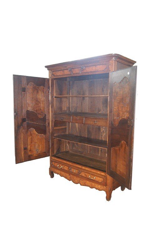 Beautiful French Provençal Wardrobe From The Late 18th Century, Made Of Walnut Wood With Carvin-photo-3