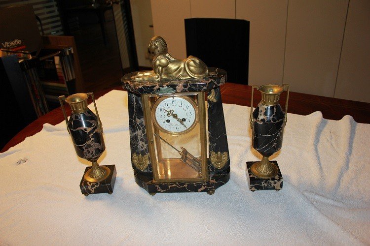 Horloge De Table Avec 2 Vases En Marbre De Style Art Déco Du Début Des Années 1900