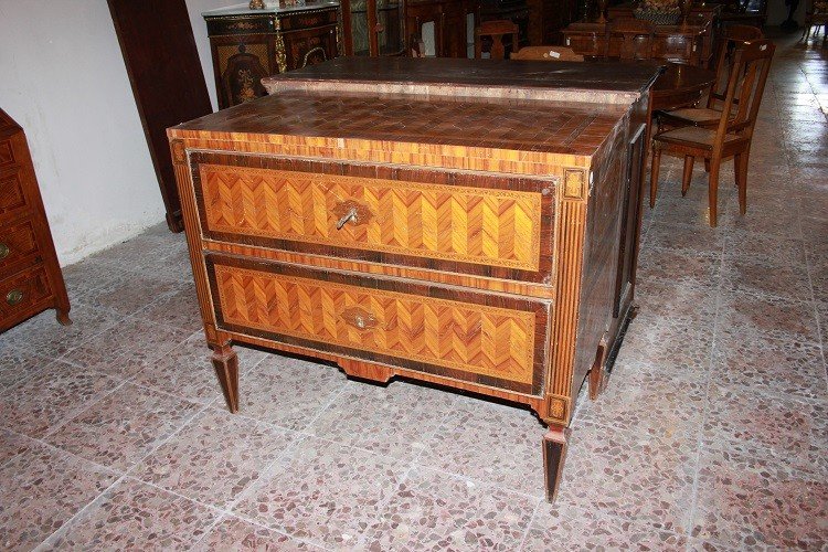 Italian Chest Of Drawers From The 1700s In Louis XVI Style, Made Of Bois De Rose Wood