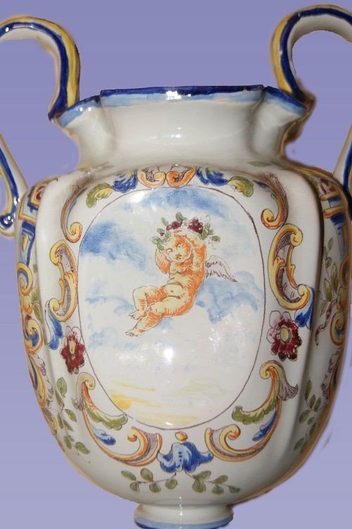 Paire De Vases Français Du 19e Siècle En Céramique Blanche Décorée De Bleu Et De Putti-photo-2