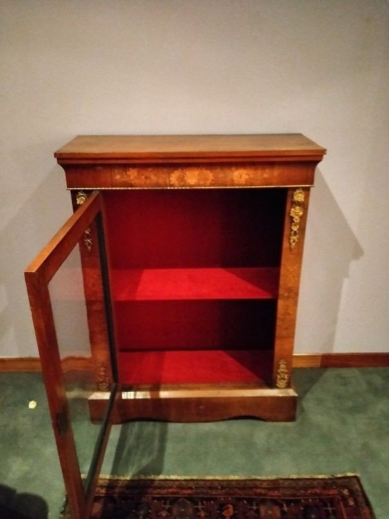 Small, Low Victorian Walnut Display Cabinet From The 19th Century, Intricately Inlaid-photo-3