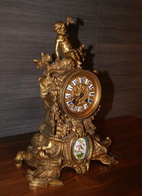 Pendule Horloge En Bronze Du 19e Siècle Avec Médaillon En Porcelaine De Sèvres-photo-2