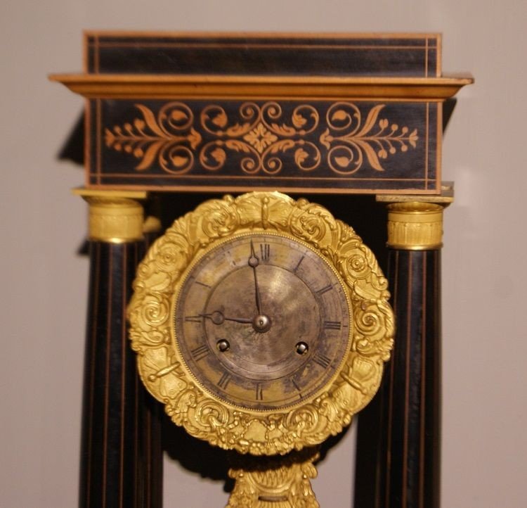 French Clock From The Mid-1800s, Charles X Style, In Boxwood And Ebonized Wood. It Features Ric-photo-2