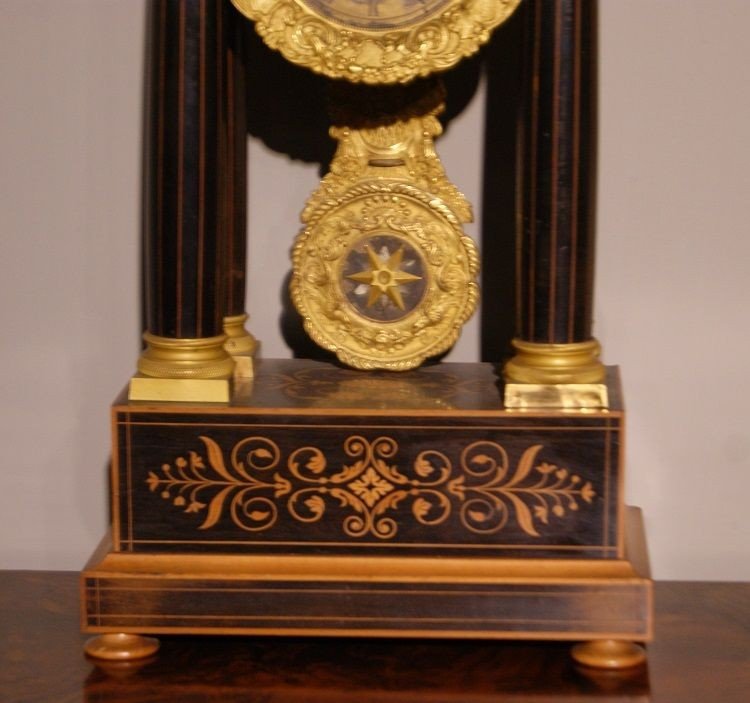 French Clock From The Mid-1800s, Charles X Style, In Boxwood And Ebonized Wood. It Features Ric-photo-3