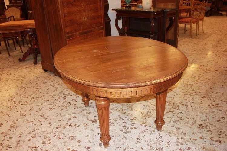 Oval, Extendable French Table From The Late 1800s, Louis XVI Style, In Walnut Wood-photo-1