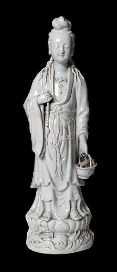 Sculpture En Porcelaine Chinoise De 1800 Blanche Avec Marque De Manufacture