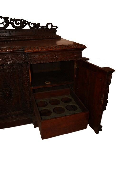 Large Mid-1800s Scottish Sideboard, Tudor Style, In Oak Wood. It Has 4 Doors And 4 Drawers-photo-3