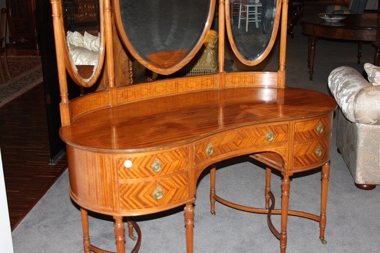 Large English Dressing Table From The Mid-1800s, Sheraton Style, In Satinwood. It Features -photo-3