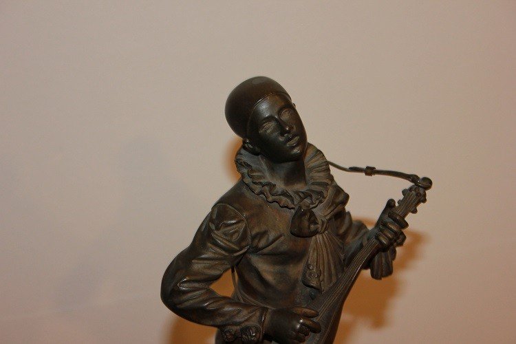 Small French Bronze Sculpture From The Second Half Of The 1800s Depicting Pierrot With A Guitar-photo-1