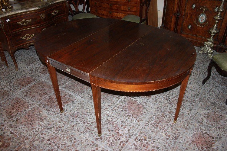 Extendable Oval English Table From The Second Half Of The 1800s, Victorian Style, In Mahogany -photo-1