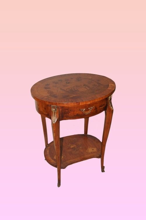 Petite Table Ovale Incrustée Avec Des Scènes De Goût Oriental XIX Siecle 