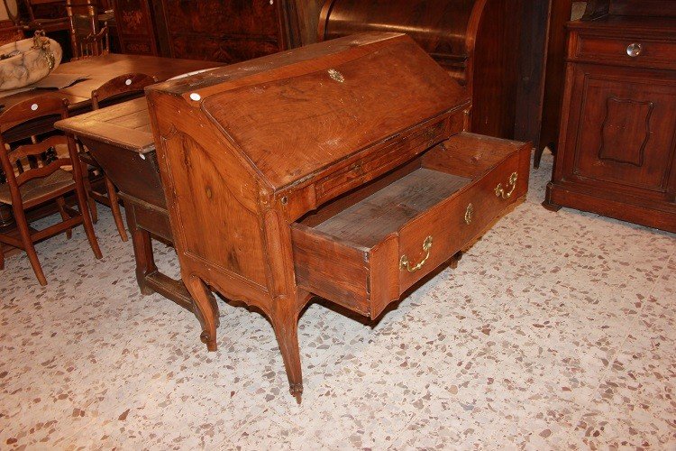 French Fall-front Desk From The Late 1700s, Provençal Style, In Walnut Wood-photo-4