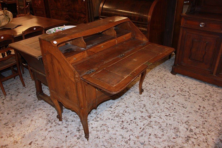 French Fall-front Desk From The Late 1700s, Provençal Style, In Walnut Wood-photo-1