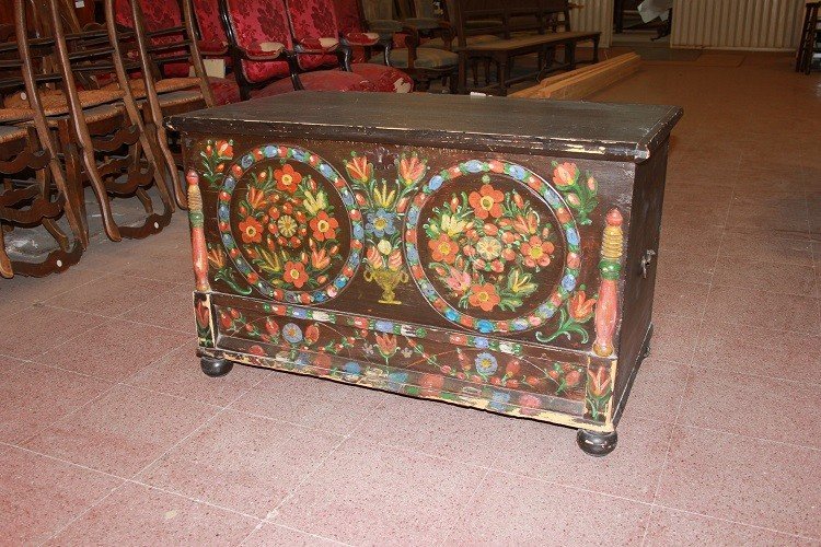 Coffre-banc Italien Tyrolien Laqué Et Peint Avec Des Motifs Floraux Du XIXe Siècle-photo-2