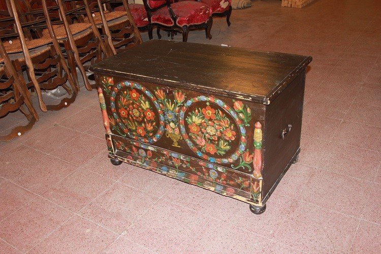 Coffre-banc Italien Tyrolien Laqué Et Peint Avec Des Motifs Floraux Du XIXe Siècle-photo-3